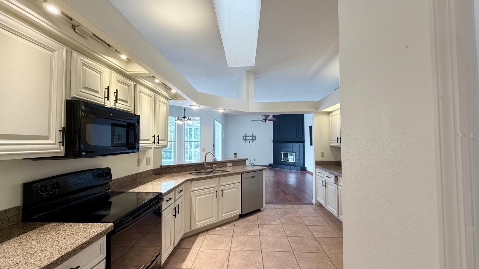 PEBBLE CREEK VILLAGE UNIT 6 RE - Residential Lease