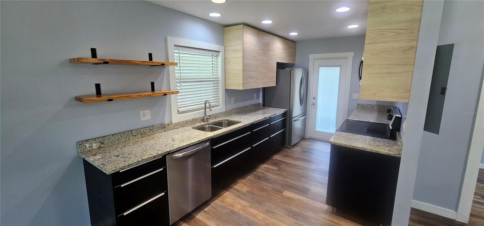 COUNTRY CLUB ESTATES - Residential