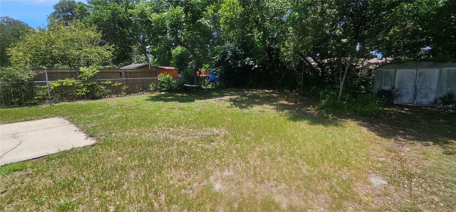 COUNTRY CLUB ESTATES - Residential