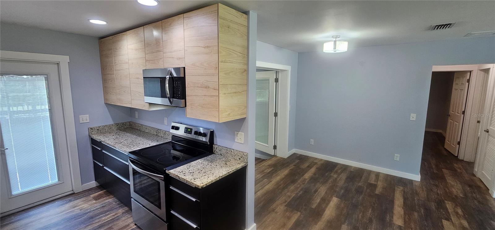 COUNTRY CLUB ESTATES - Residential