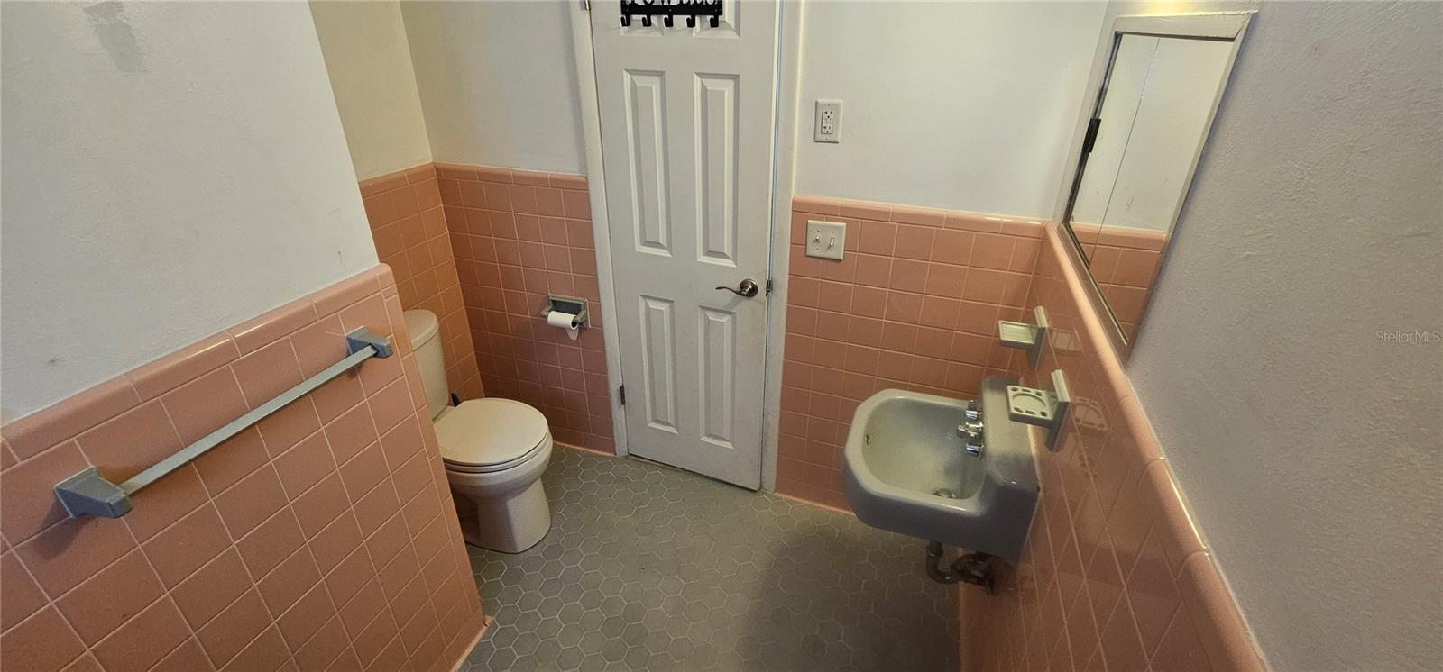 COUNTRY CLUB ESTATES - Residential