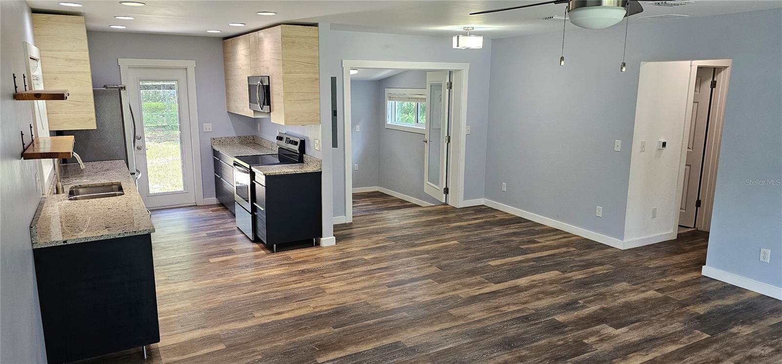 COUNTRY CLUB ESTATES - Residential