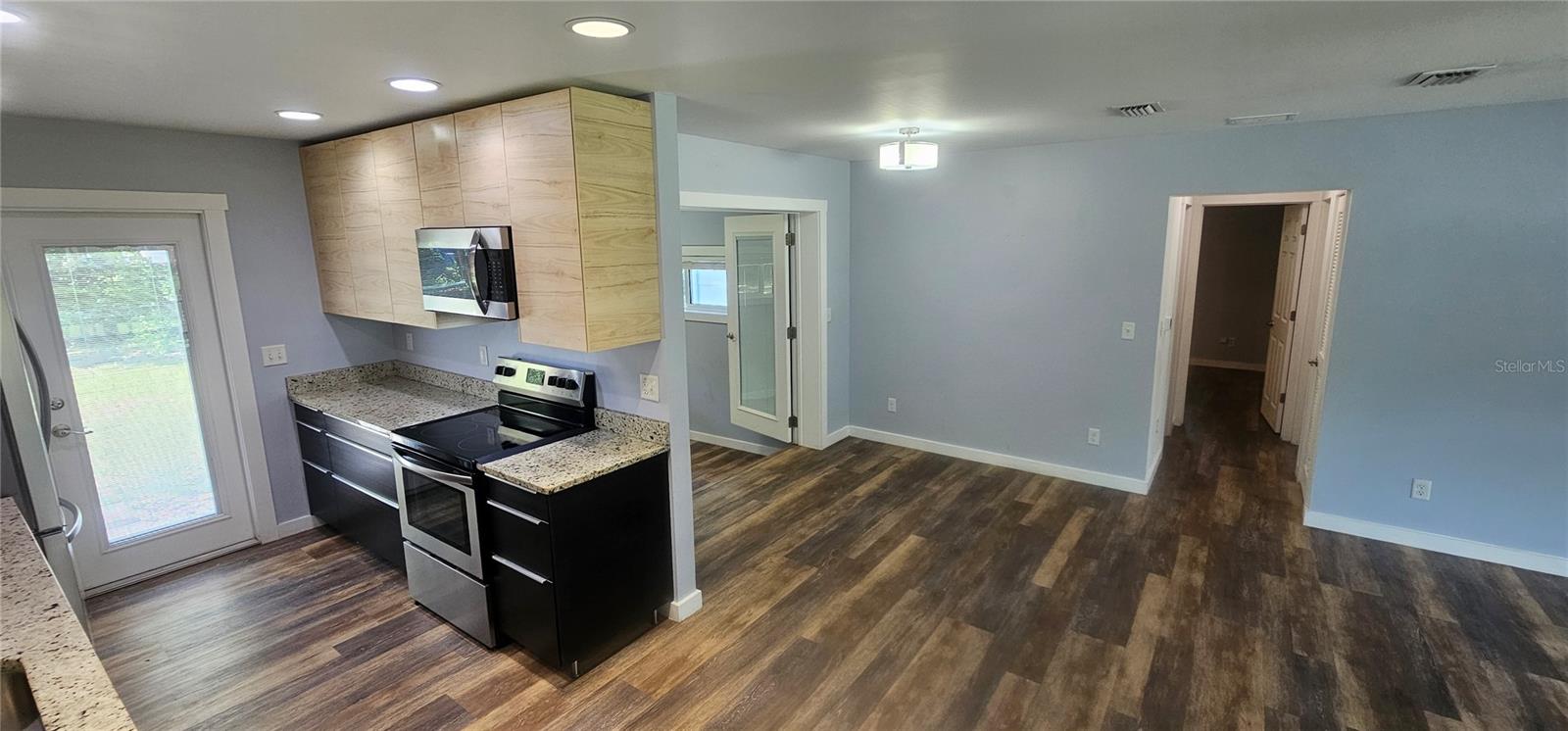 COUNTRY CLUB ESTATES - Residential