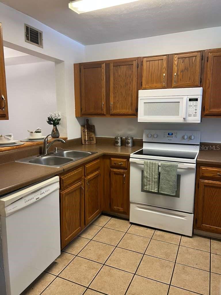 HAYSTACKS - Residential Lease