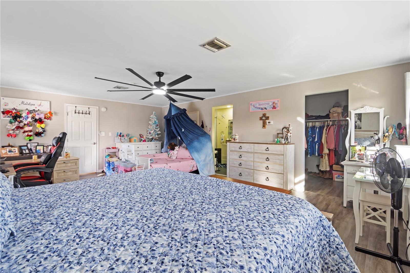 PLEASURE COVE - Residential