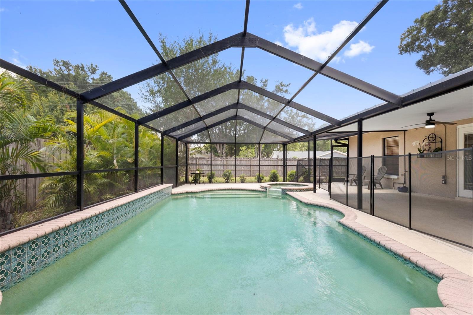 COUNTRY PLACE UNIT 3 B - Residential