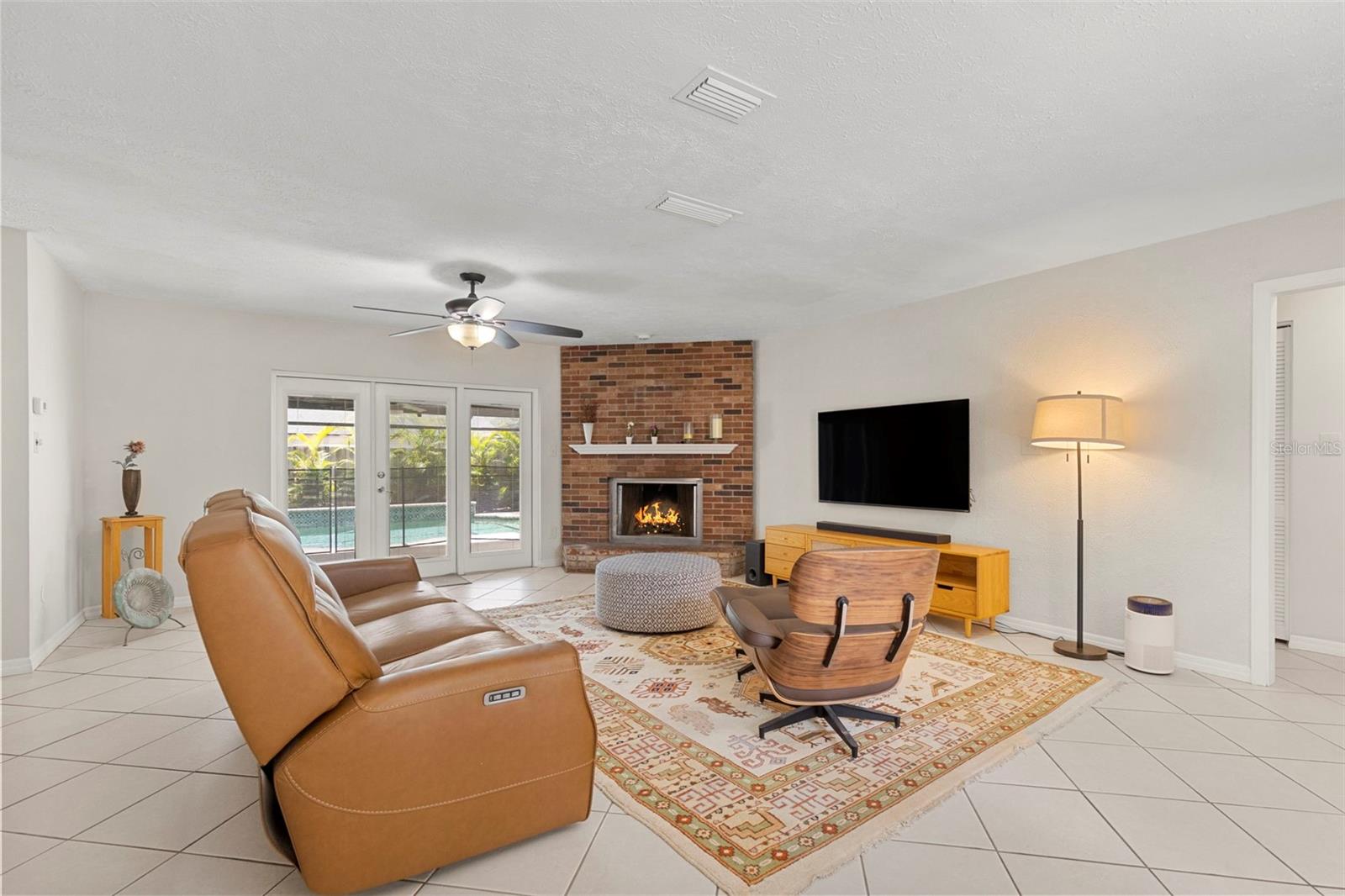 COUNTRY PLACE UNIT 3 B - Residential