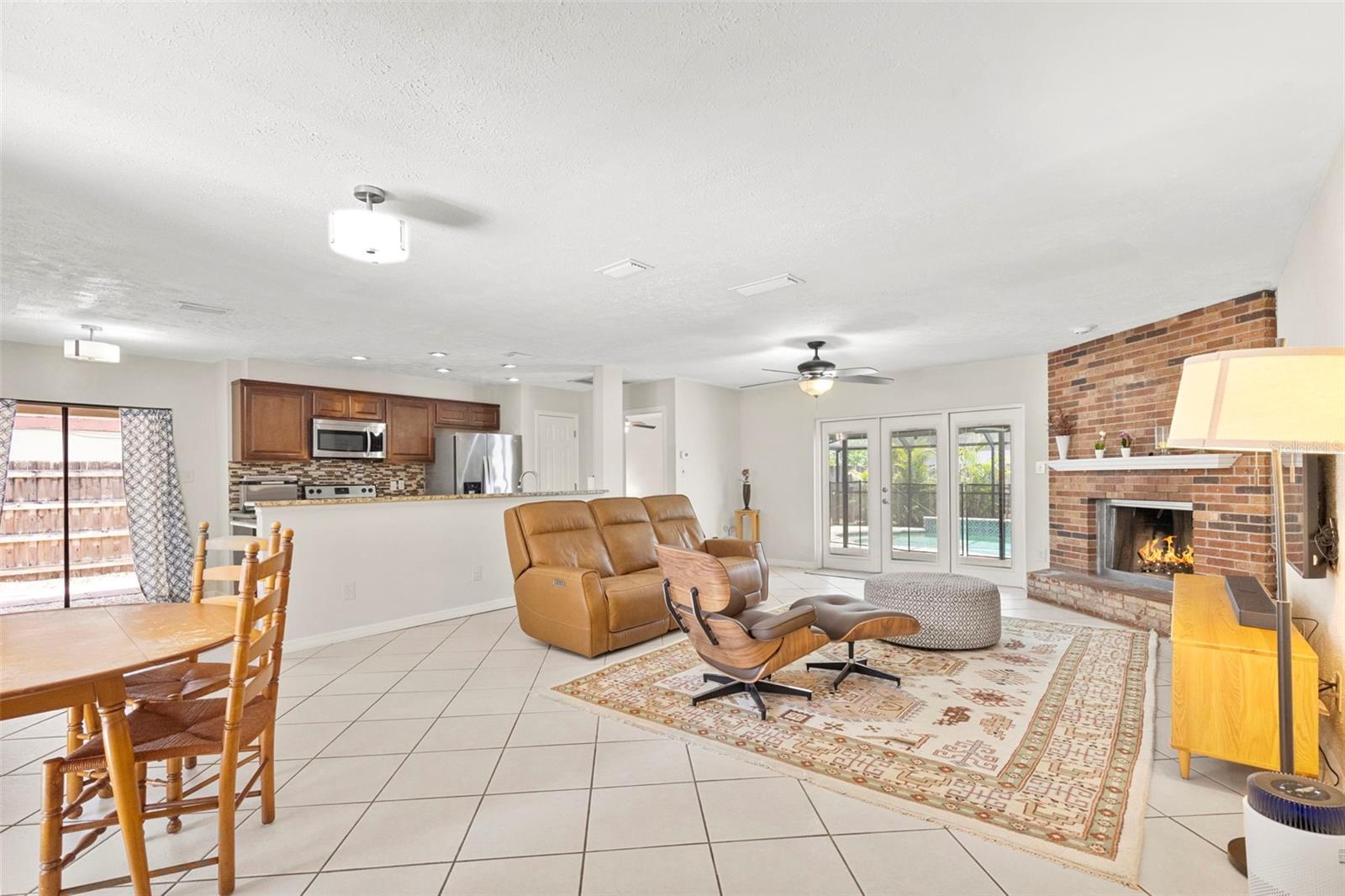 COUNTRY PLACE UNIT 3 B - Residential