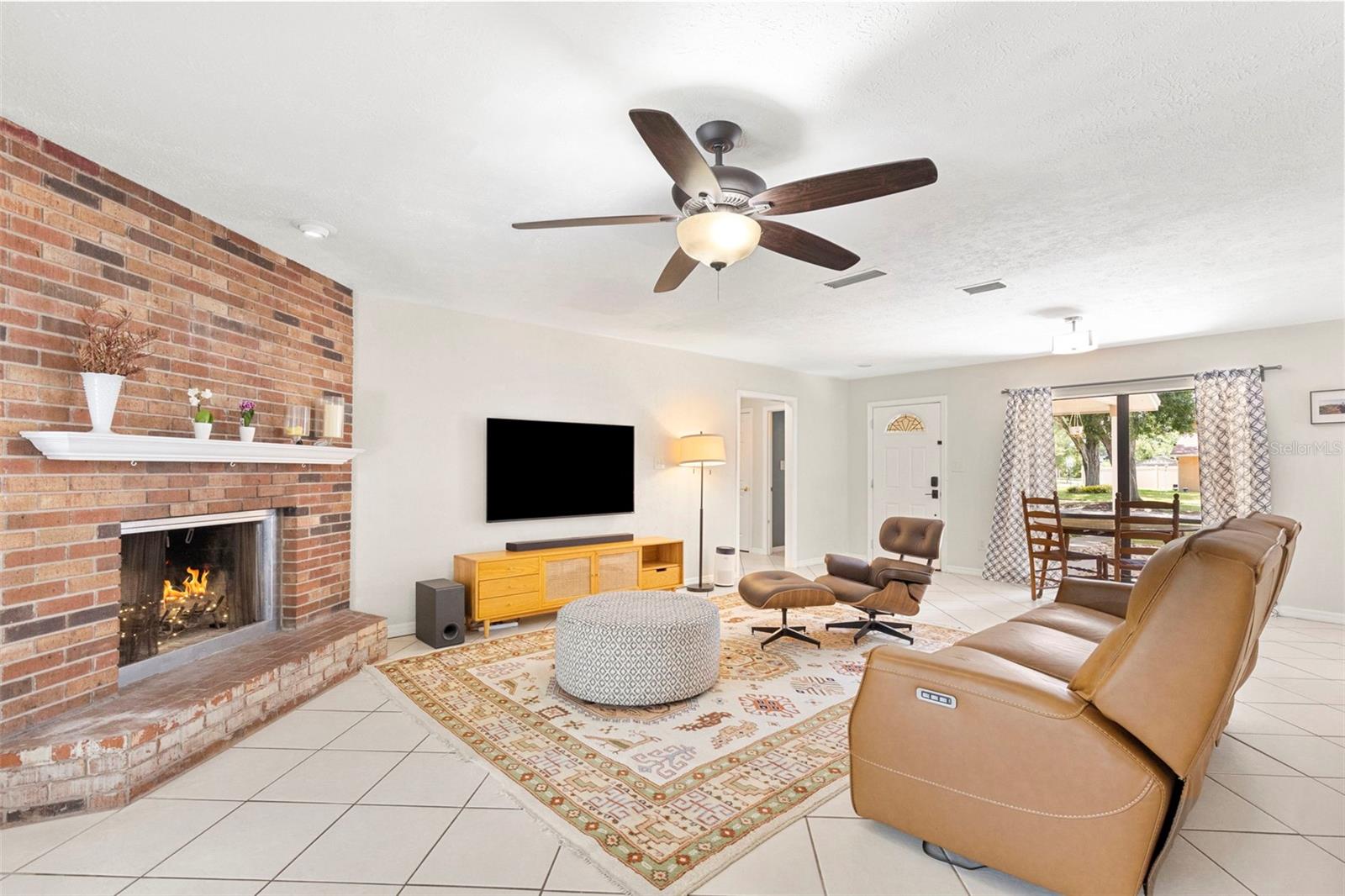 COUNTRY PLACE UNIT 3 B - Residential