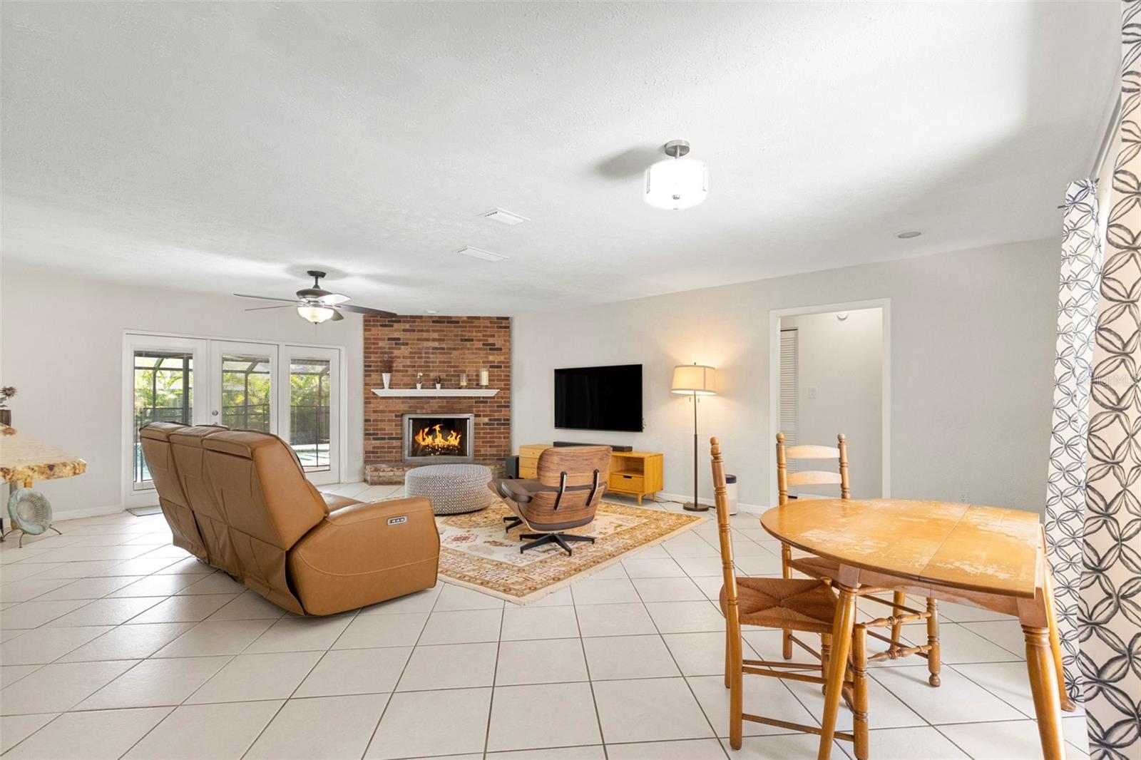 COUNTRY PLACE UNIT 3 B - Residential