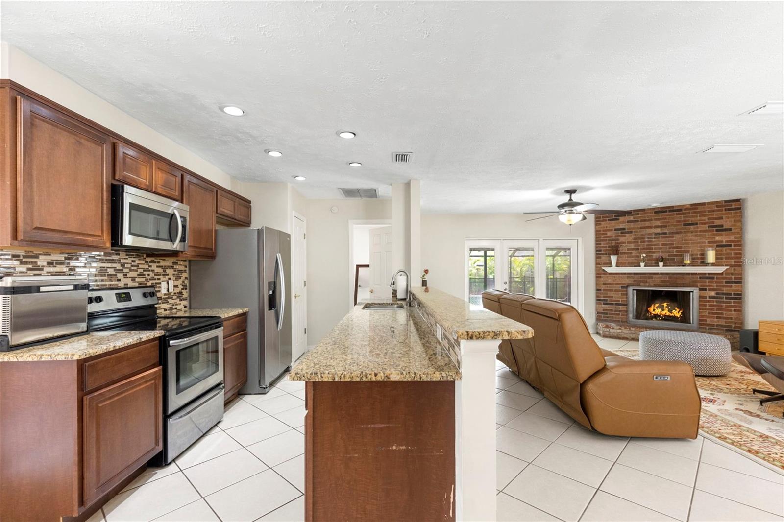 COUNTRY PLACE UNIT 3 B - Residential