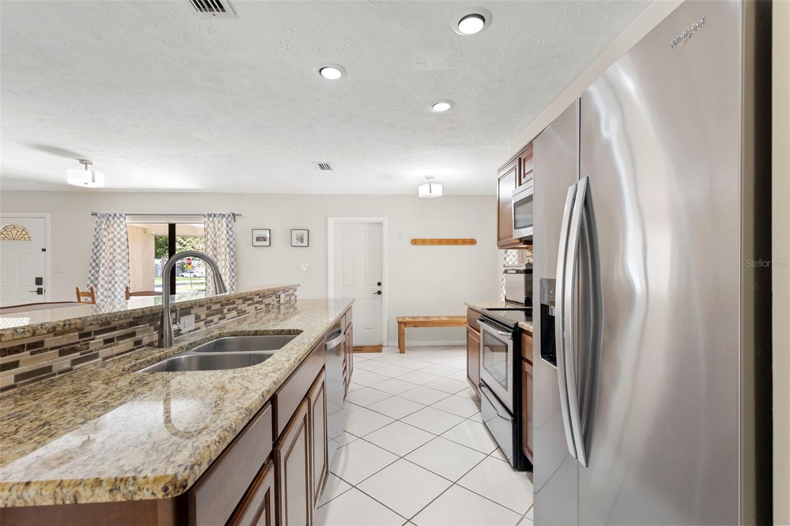 COUNTRY PLACE UNIT 3 B - Residential
