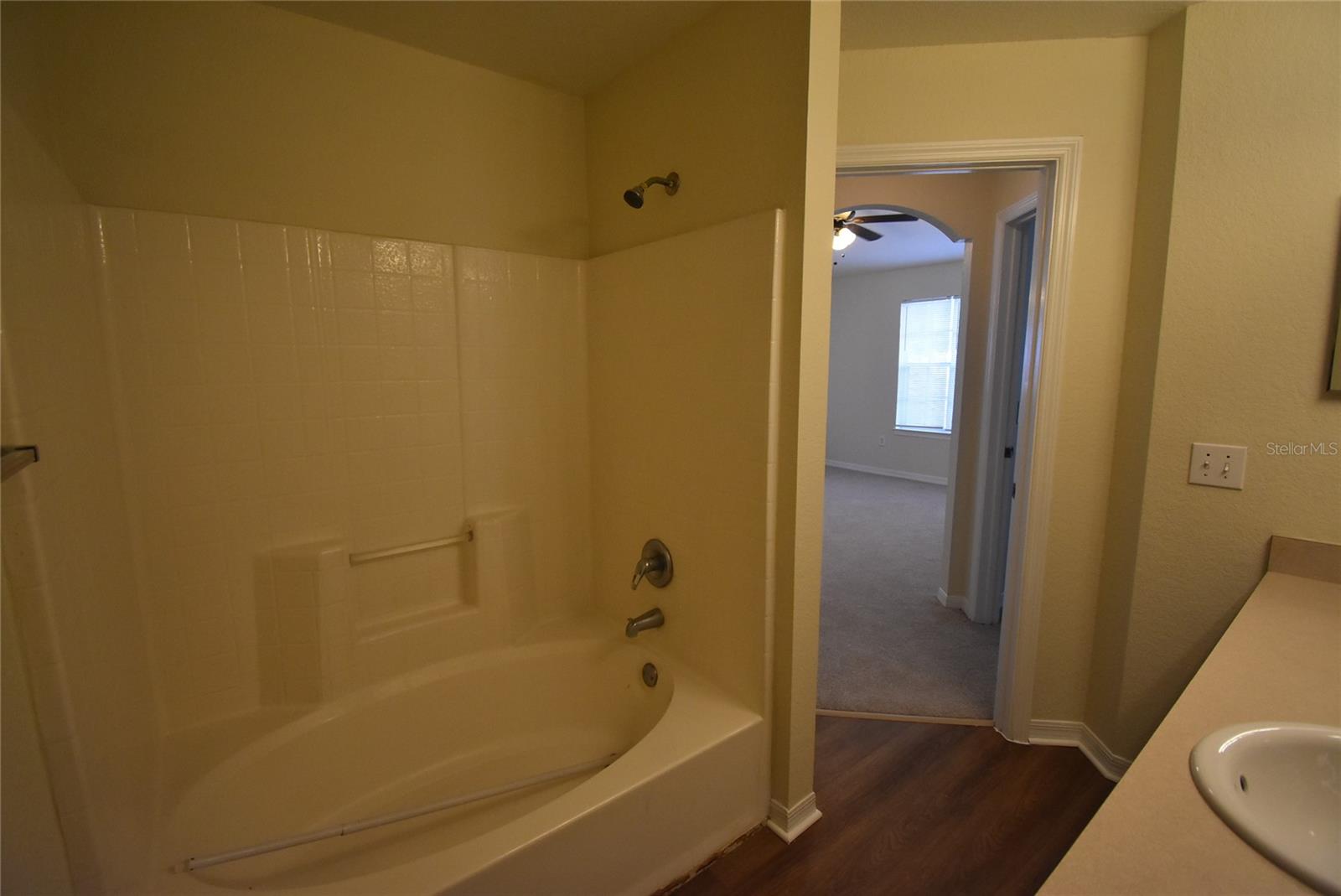 CRESCENT PLACE AT LAKE LOTUS CONDO - Residential Lease