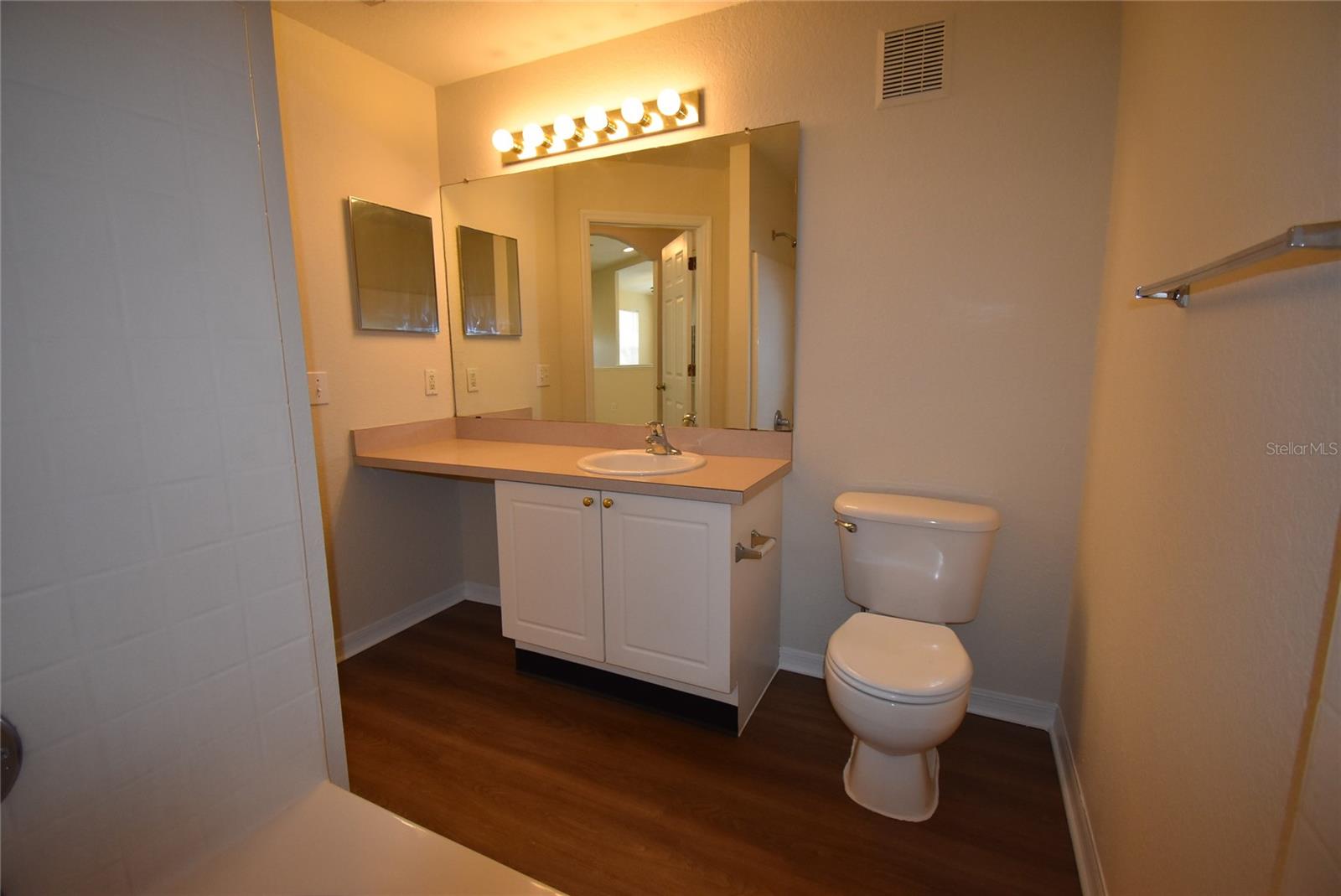 CRESCENT PLACE AT LAKE LOTUS CONDO - Residential Lease