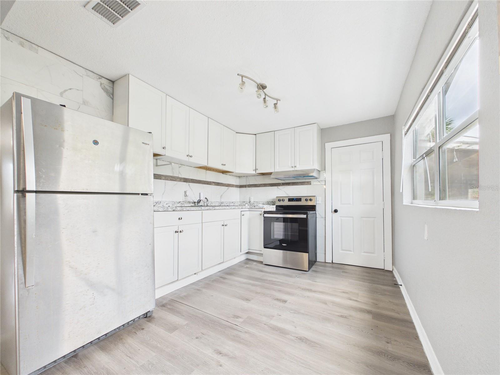 TOBYS ACRES - Residential Lease