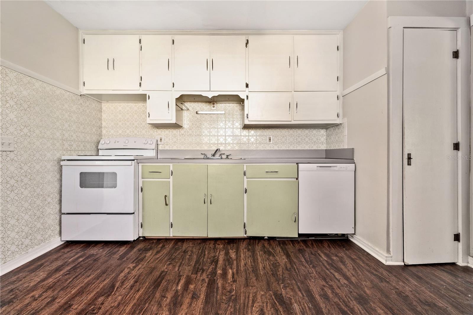 HAMPTON TERRACE - Residential