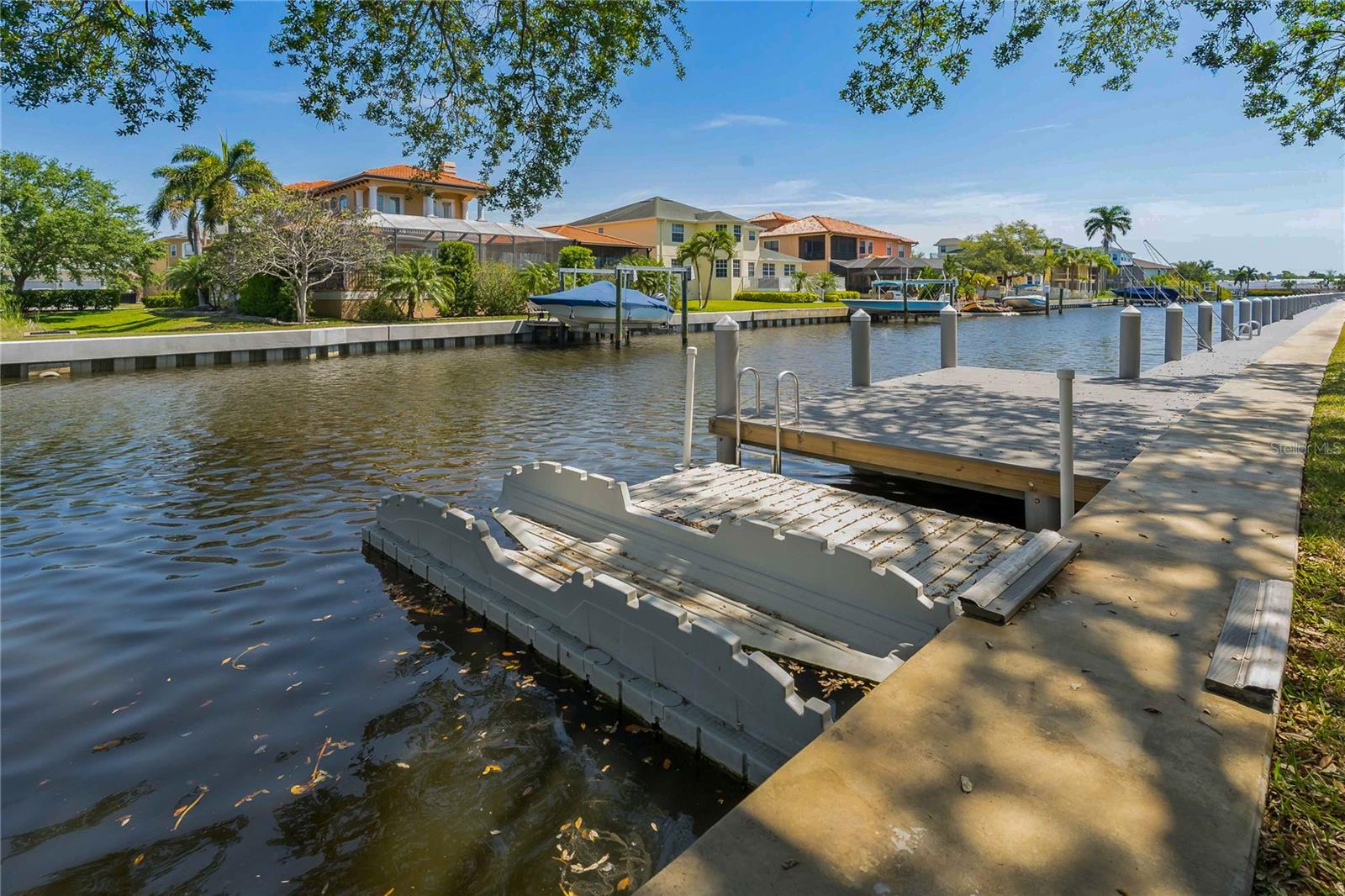 MOORINGS THE CONDO - Residential