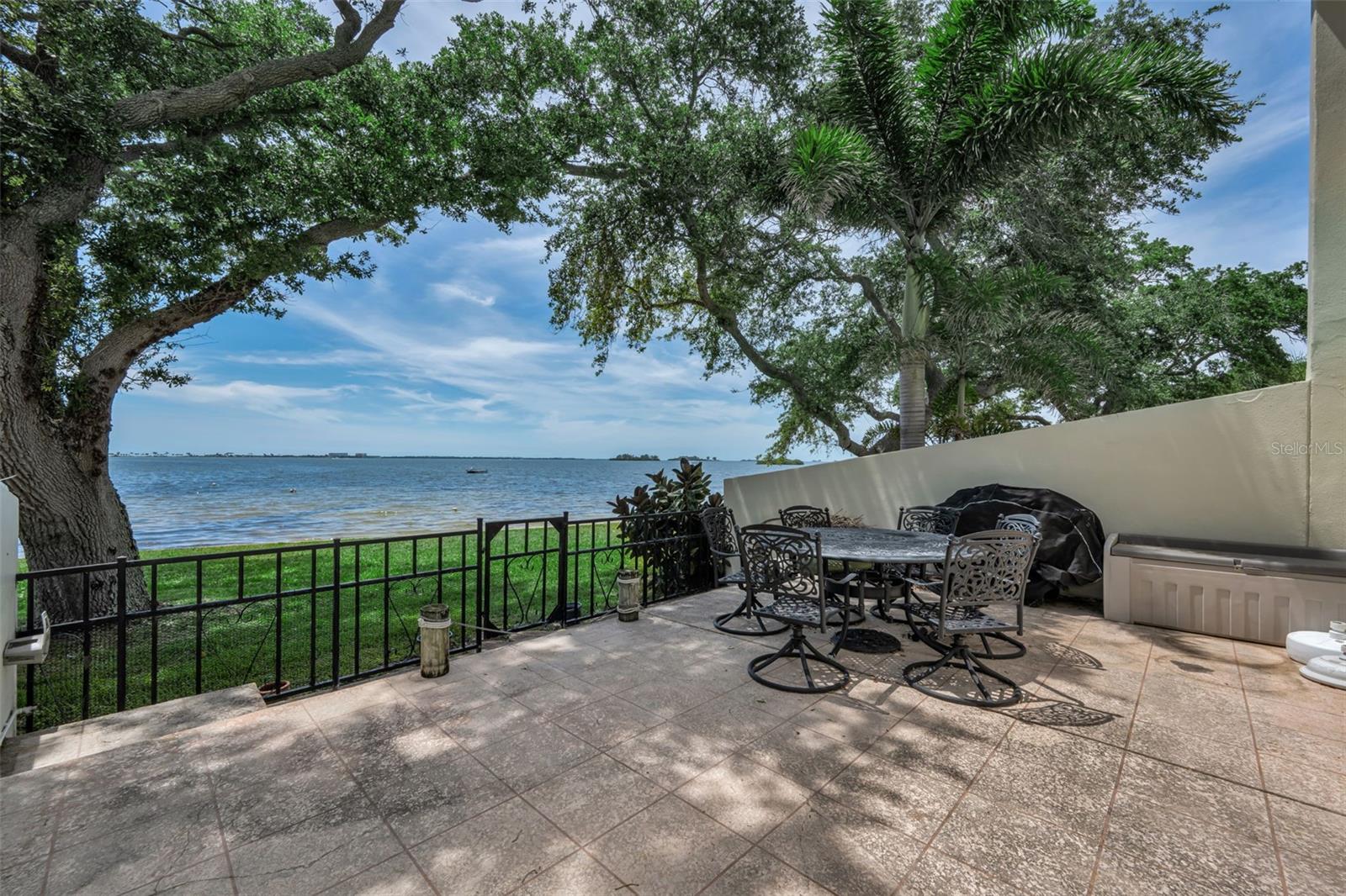 MEDITERRANEAN MANORS - Residential