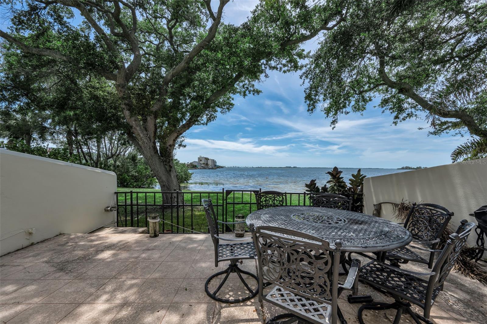 MEDITERRANEAN MANORS - Residential