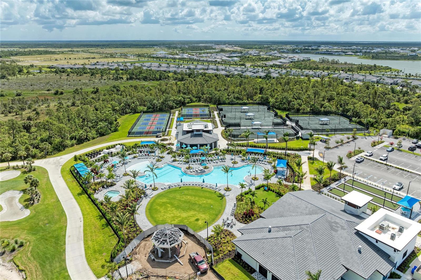 WELLEN PK GOLF & COUNTRY CLUB - Residential