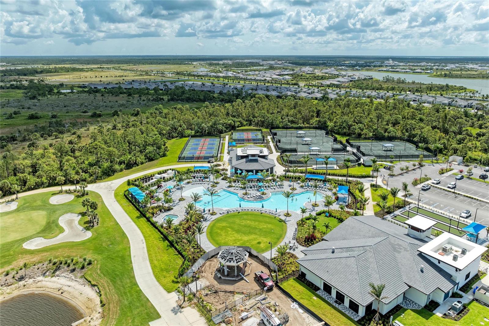 WELLEN PK GOLF & COUNTRY CLUB - Residential