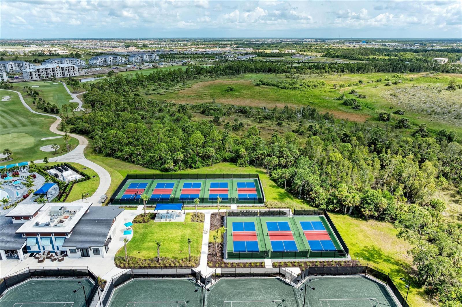 WELLEN PK GOLF & COUNTRY CLUB - Residential