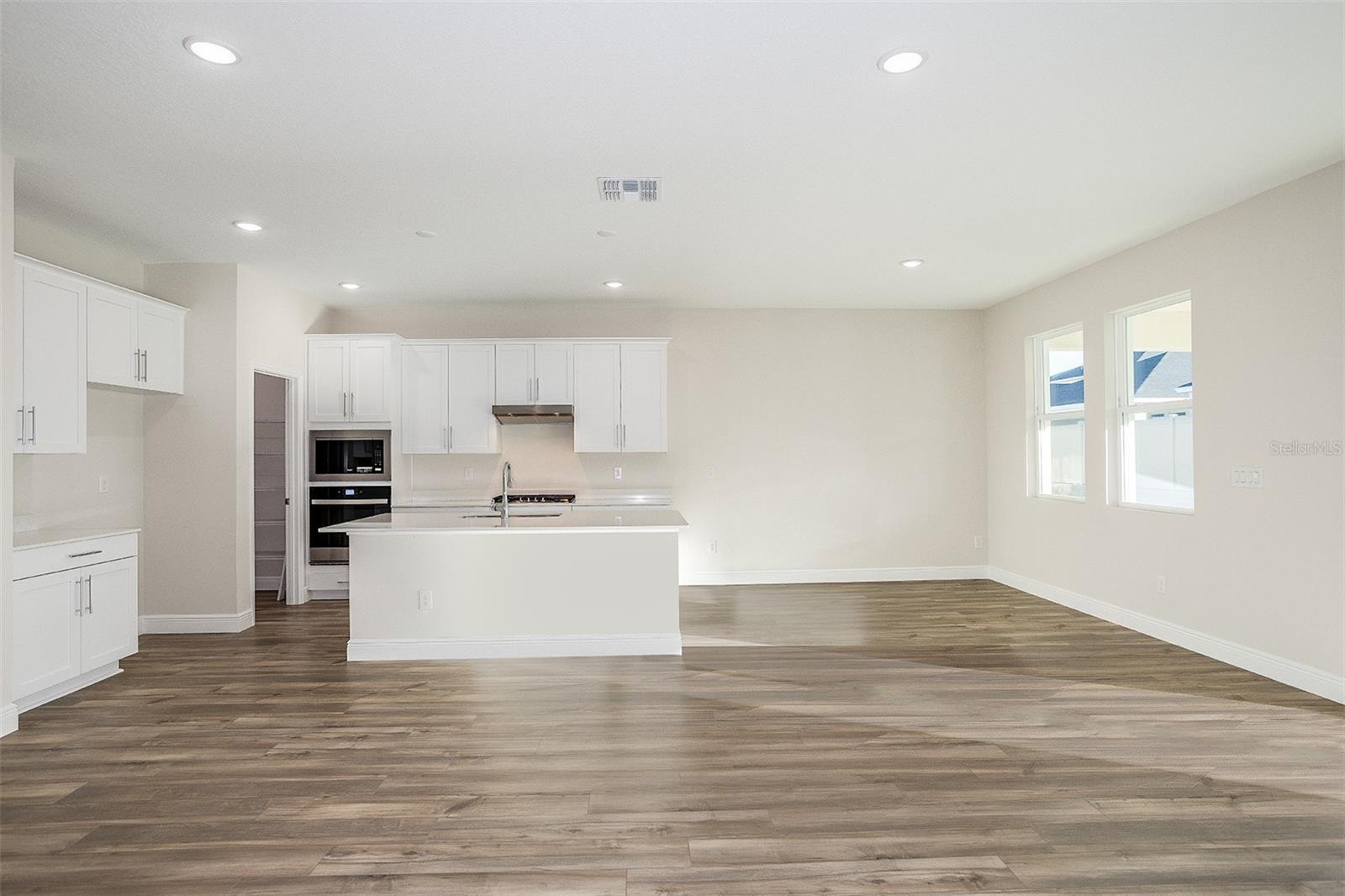 PASADENA WOODS - Residential