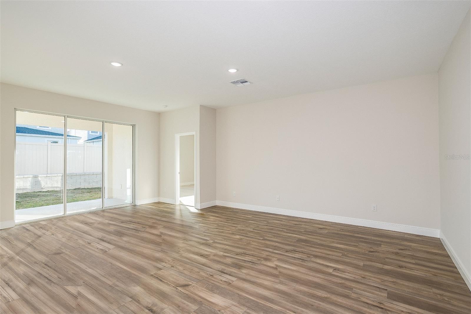PASADENA WOODS - Residential