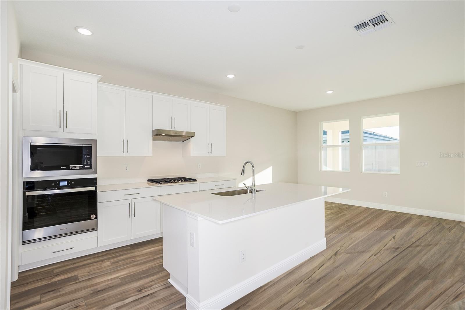 PASADENA WOODS - Residential