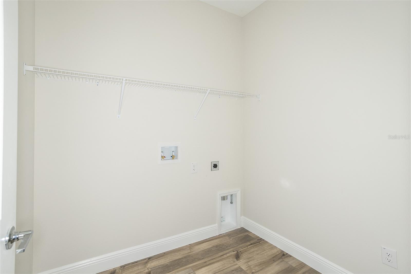 PASADENA WOODS - Residential