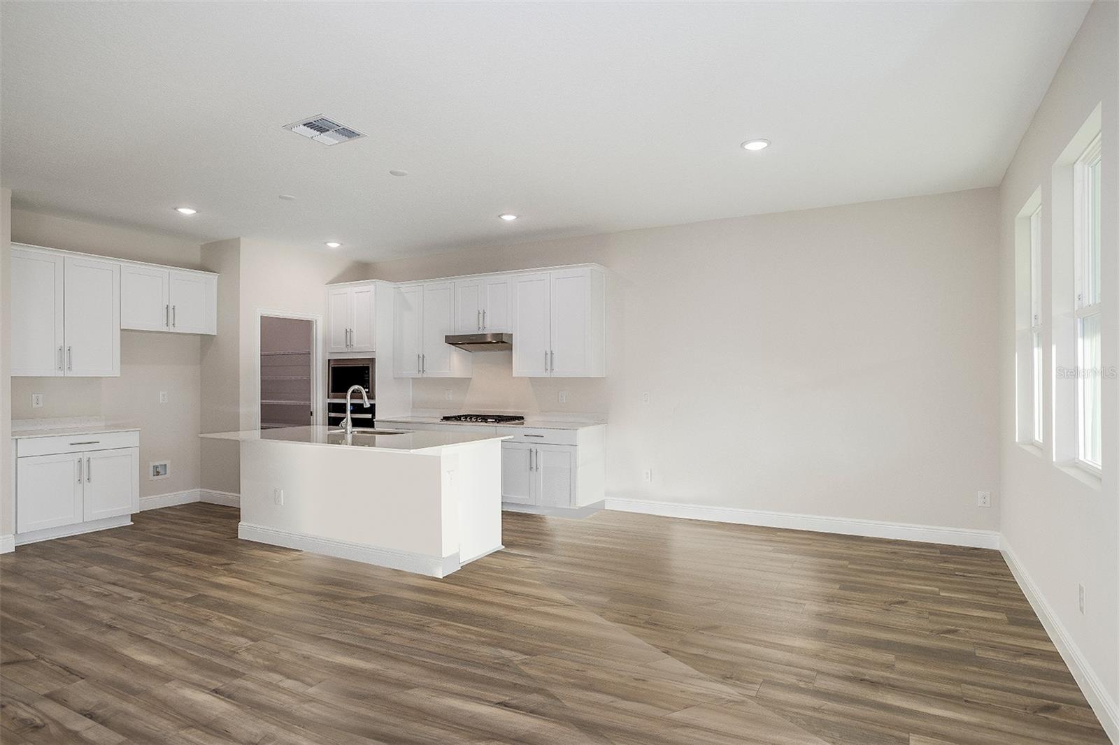 PASADENA WOODS - Residential