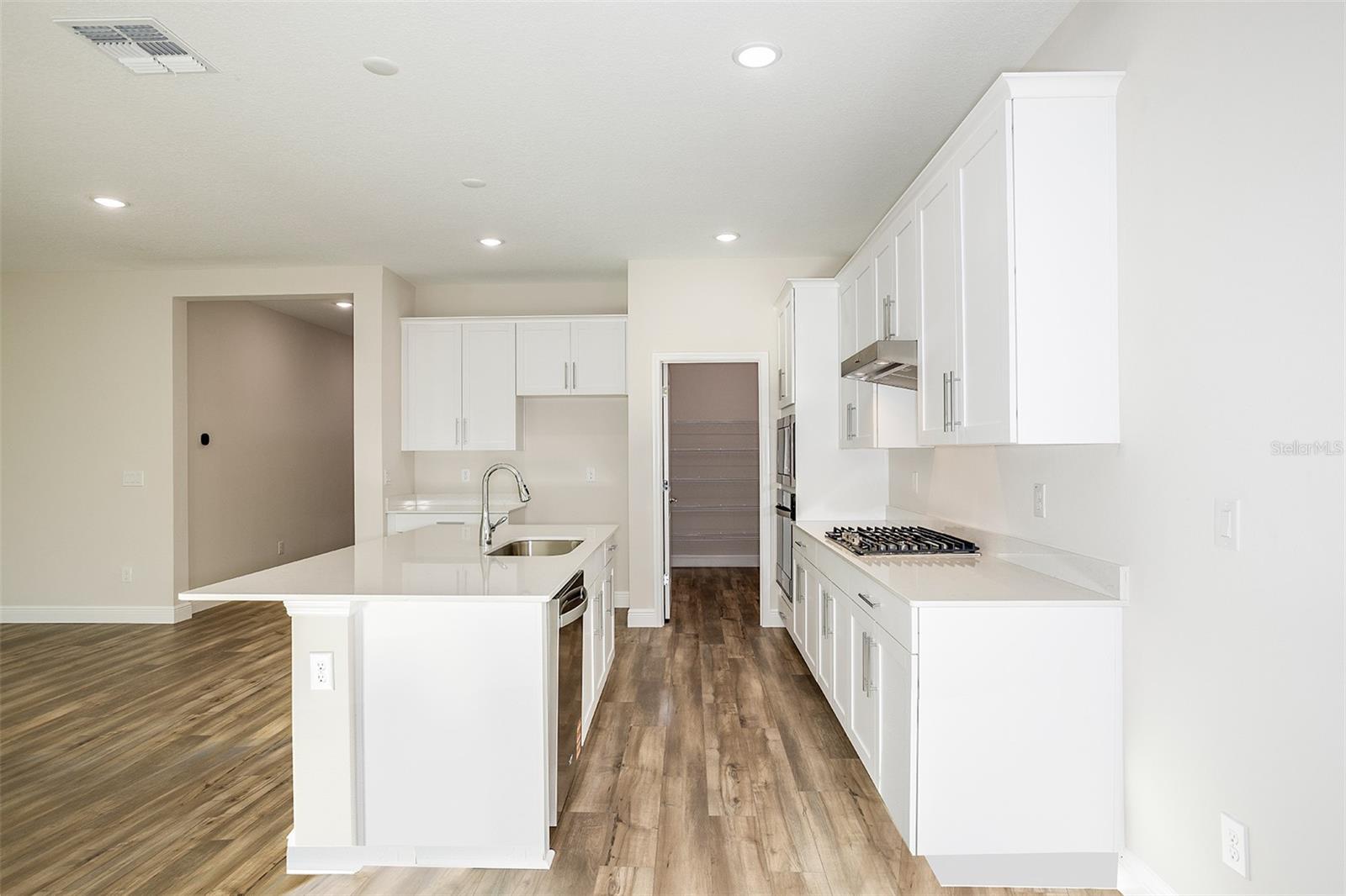 PASADENA WOODS - Residential