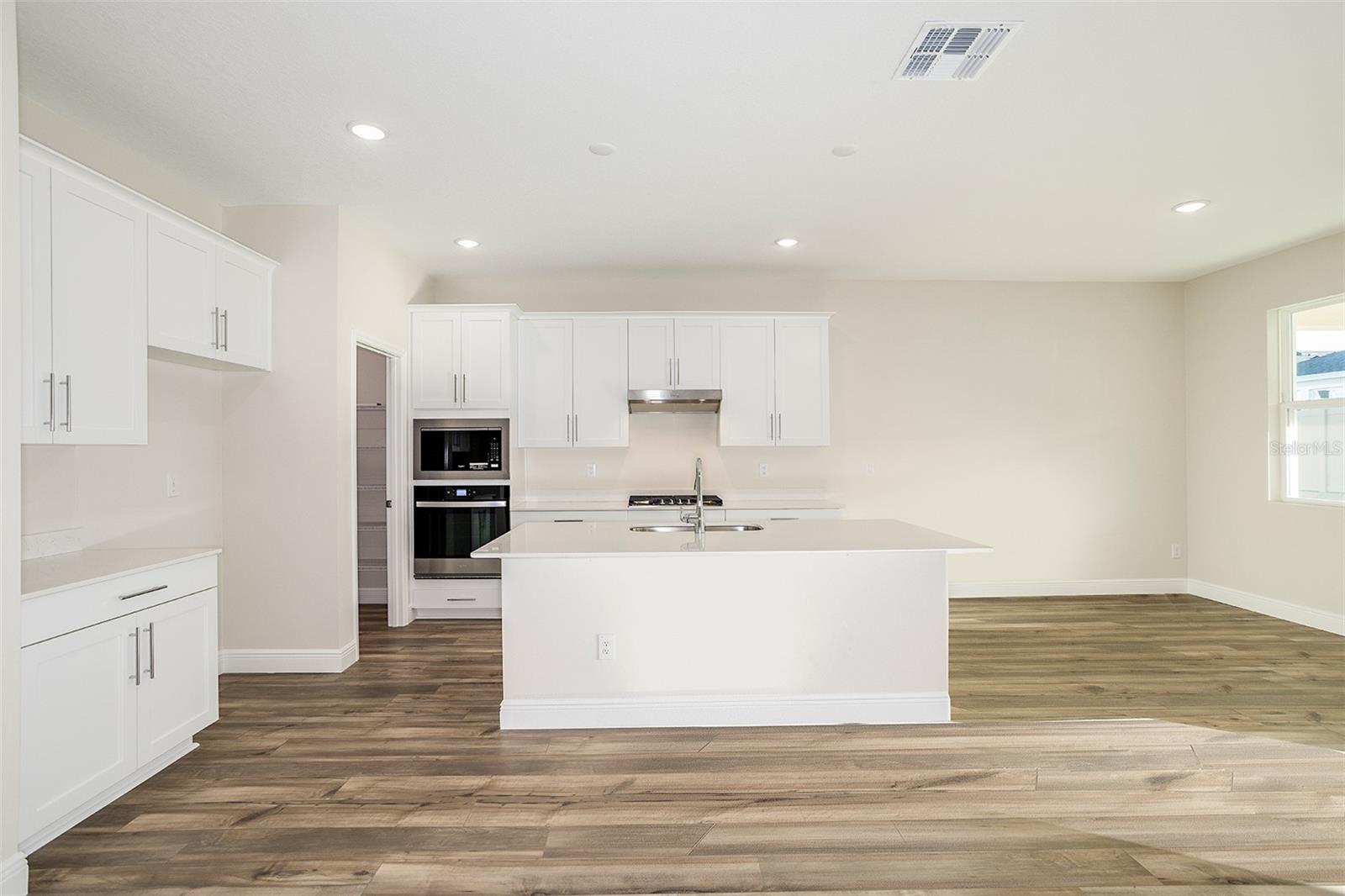 PASADENA WOODS - Residential