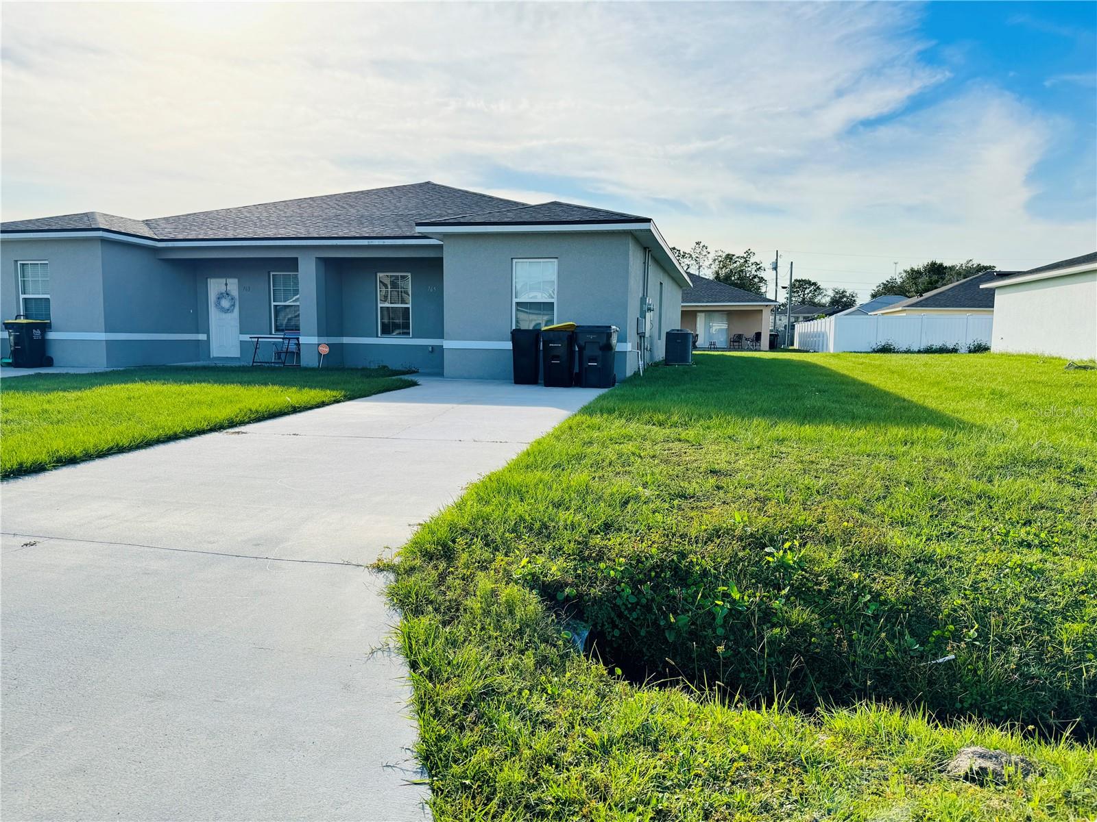 BEAUTIFUL 3 bedroom/2 bath duplex! This modern duplex features tiled flooring throughout! NO carpets to worry about!! The master bedroom includes a BEAUTIFUL master bathroom. The kitchen features stainless steel appliances for a gorgeous, modern look! Located minutes away from I-4 for easy commute! Schedule your showing today and you will not be disappointed, but hurry because this home will not be available long!!

Please visit The Realty Medics website (www.therealtymedics.com) to schedule a showing and apply or give us a call!