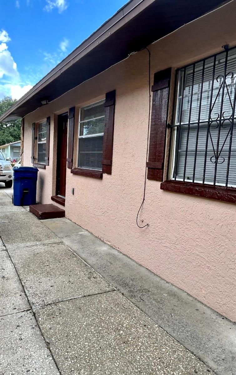 Ready to Move-in/ Tile flooring throughout this 3 Bedroom, 1 Bath Duplex. Lawn Maitenance and Water are included in rent.