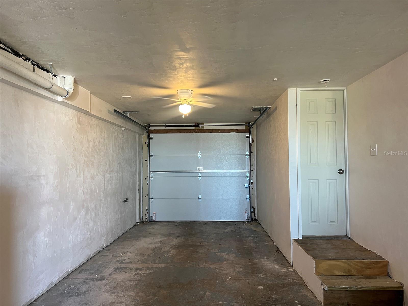 TRES PALMAS CONDO - Residential