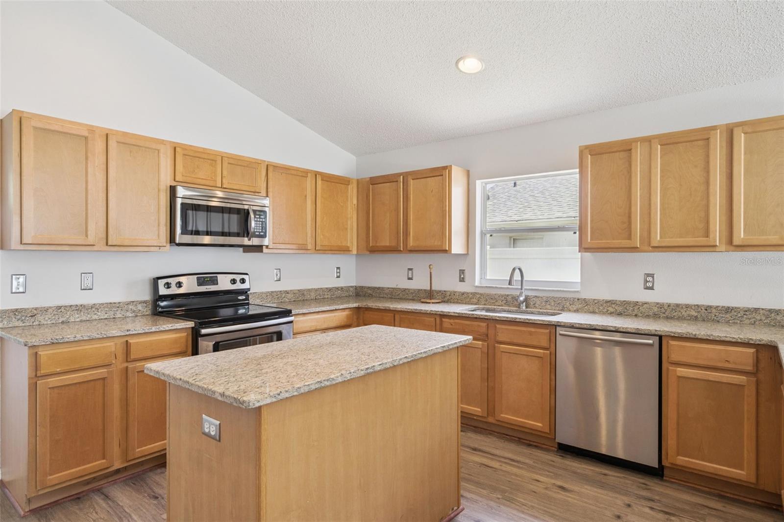 ESTATES LAKE ST CHARLES PH 02 - Residential Lease