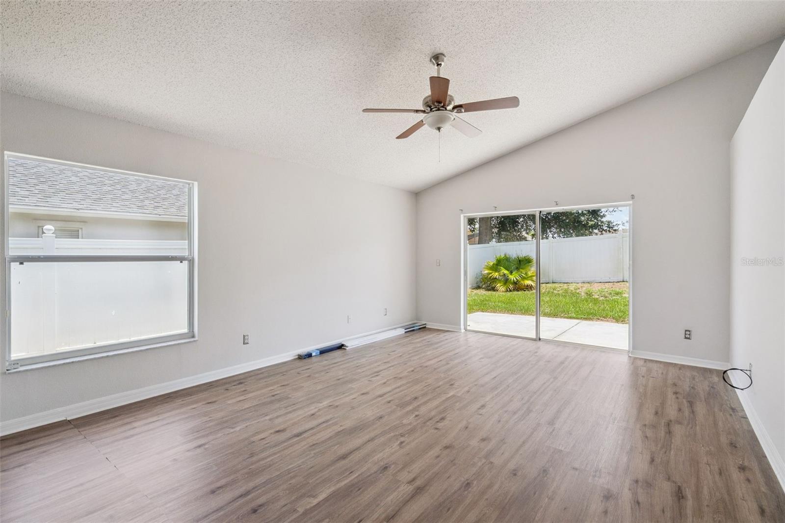 ESTATES LAKE ST CHARLES PH 02 - Residential Lease