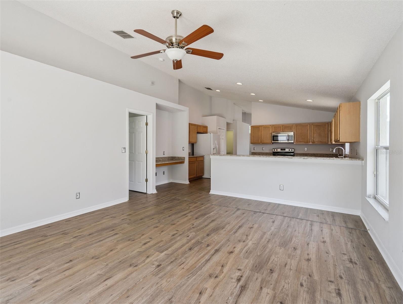 ESTATES LAKE ST CHARLES PH 02 - Residential Lease