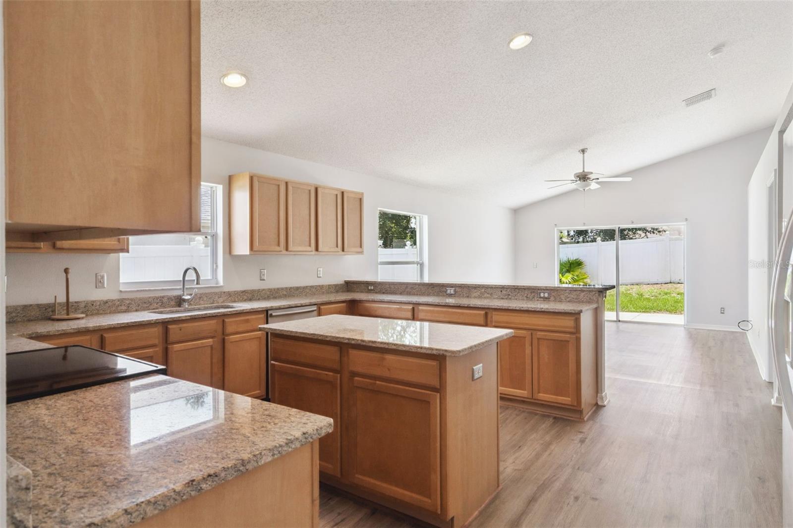 ESTATES LAKE ST CHARLES PH 02 - Residential Lease