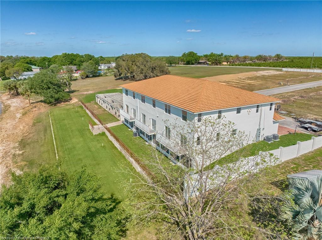 KNICKERBOCKER MANOR - Land