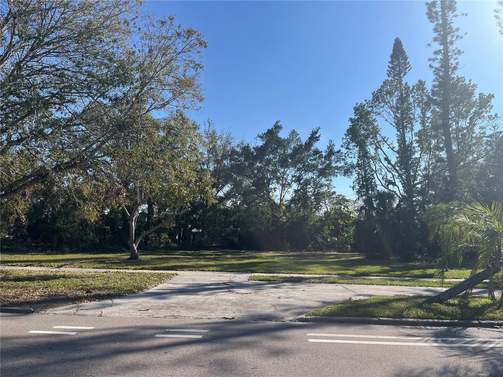 This center parcel is one of three exceptional lots available for sale located along the iconic Ringling Boulevard in Sarasota, positioned between Davis Blvd and Jefferson Avenue.  Situated within the city limits, the location is just moments away from Payne Park, downtown, and Sarasotas Bayfront.  The seller is currently developing plans for a single family home on this property as well as the adjacent lots. Now is the time to purchase one, two or all three parcels and build your own new home design. This is a rare chance to help restore the grandeur of Ringling Boulevard to its former glory.