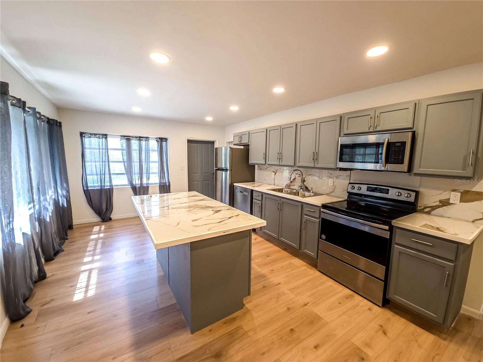 GOLDEN AGE VILLAS - Residential