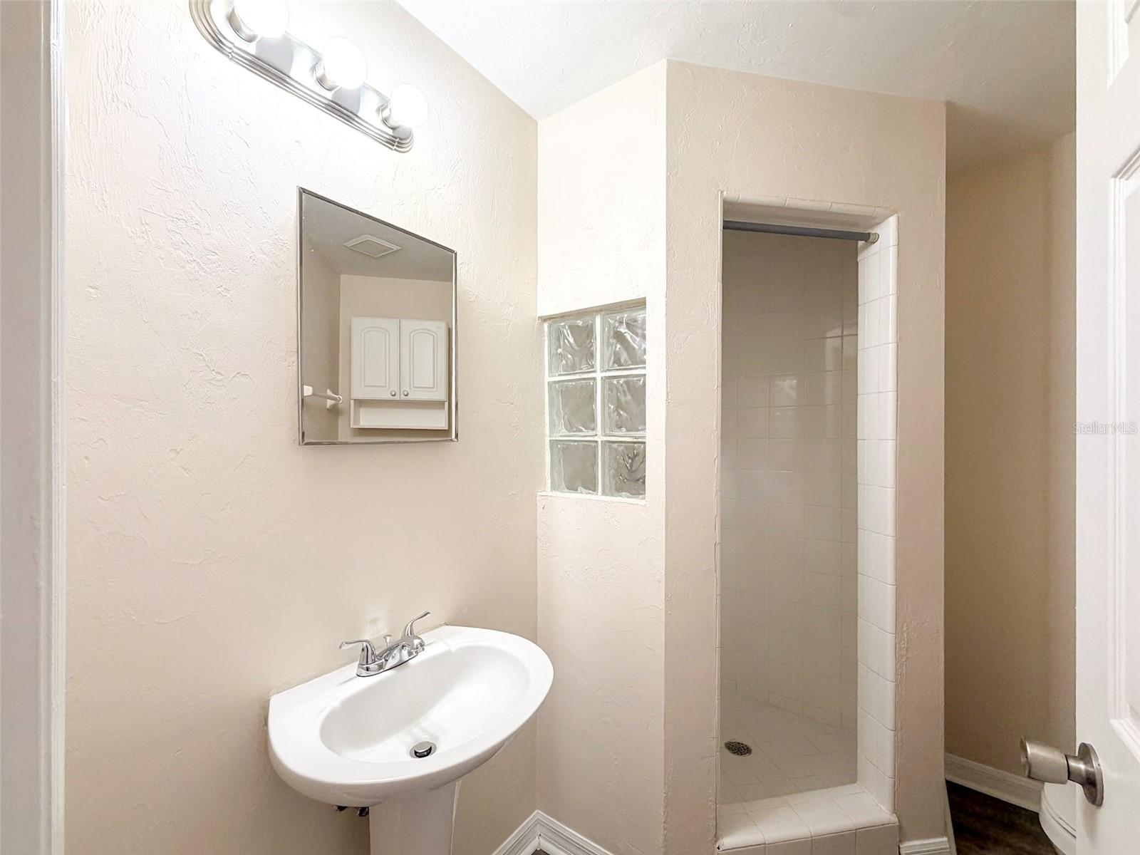 MAGNOLIA MANOR - Residential Lease