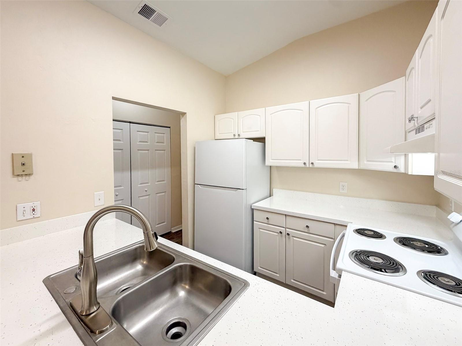 MAGNOLIA MANOR - Residential Lease