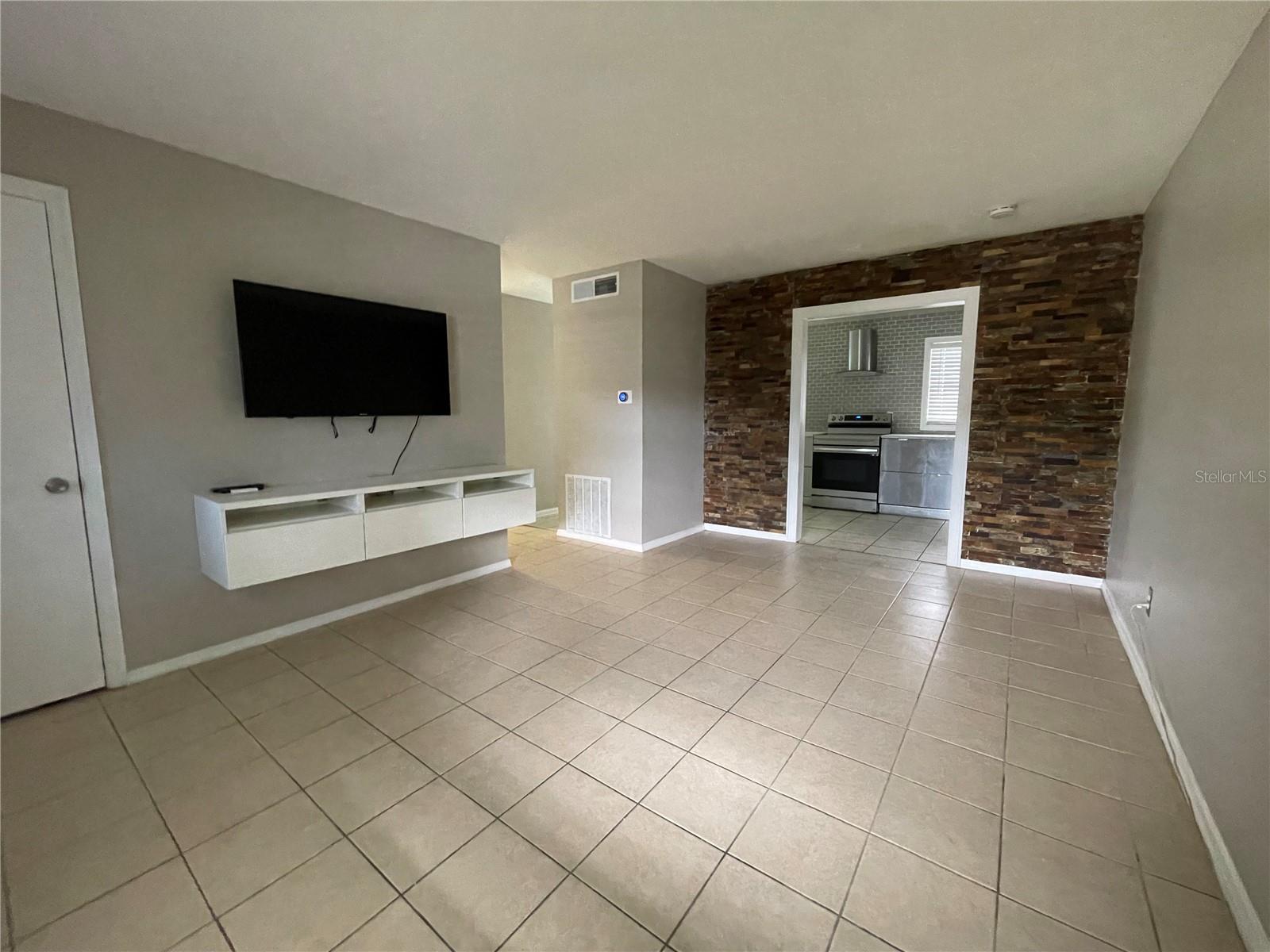 RICHMOND ESTATES - Residential Lease
