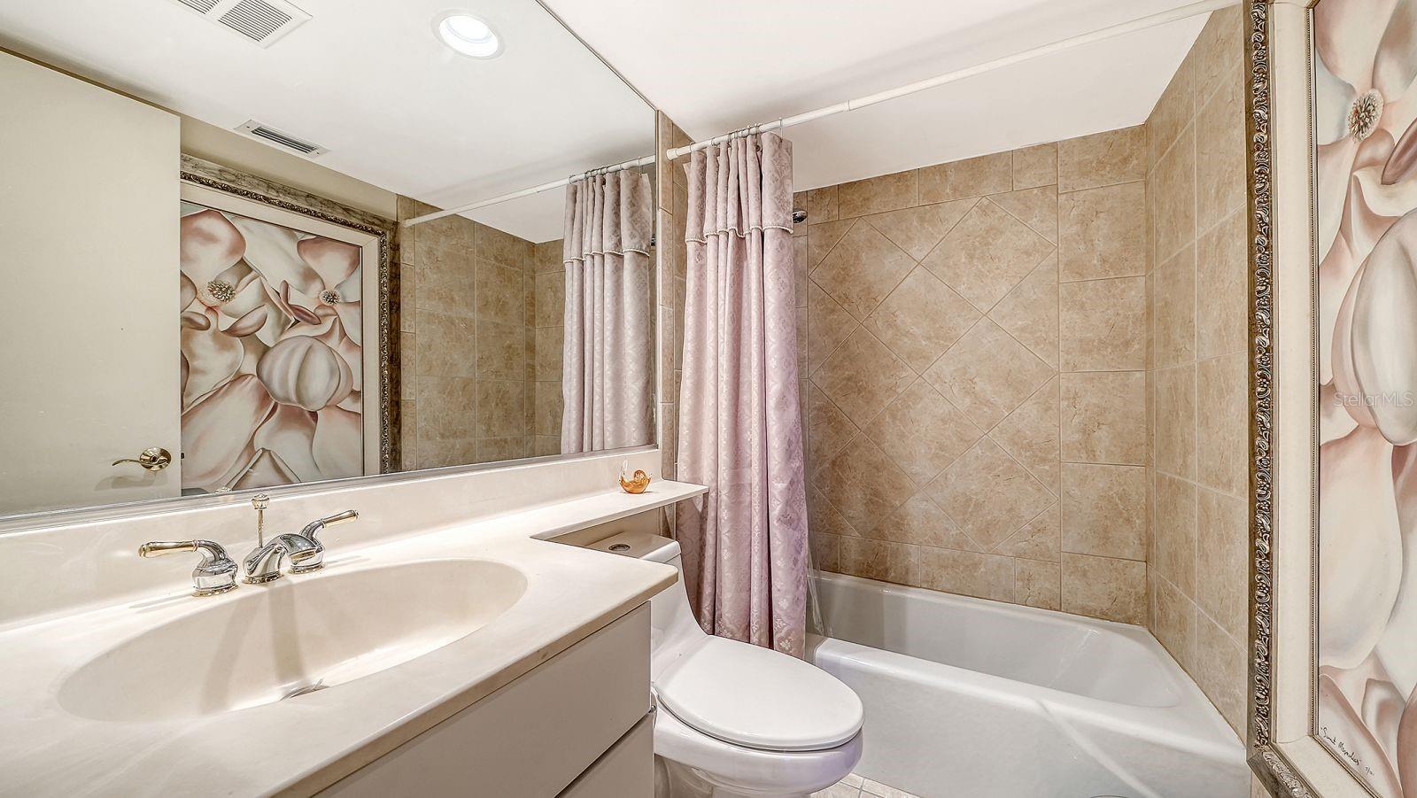 ESSEX HOUSE - Residential