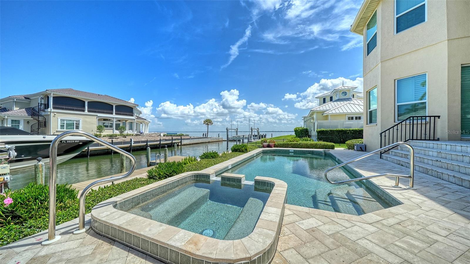 COUNTRY CLUB SHORES - Residential