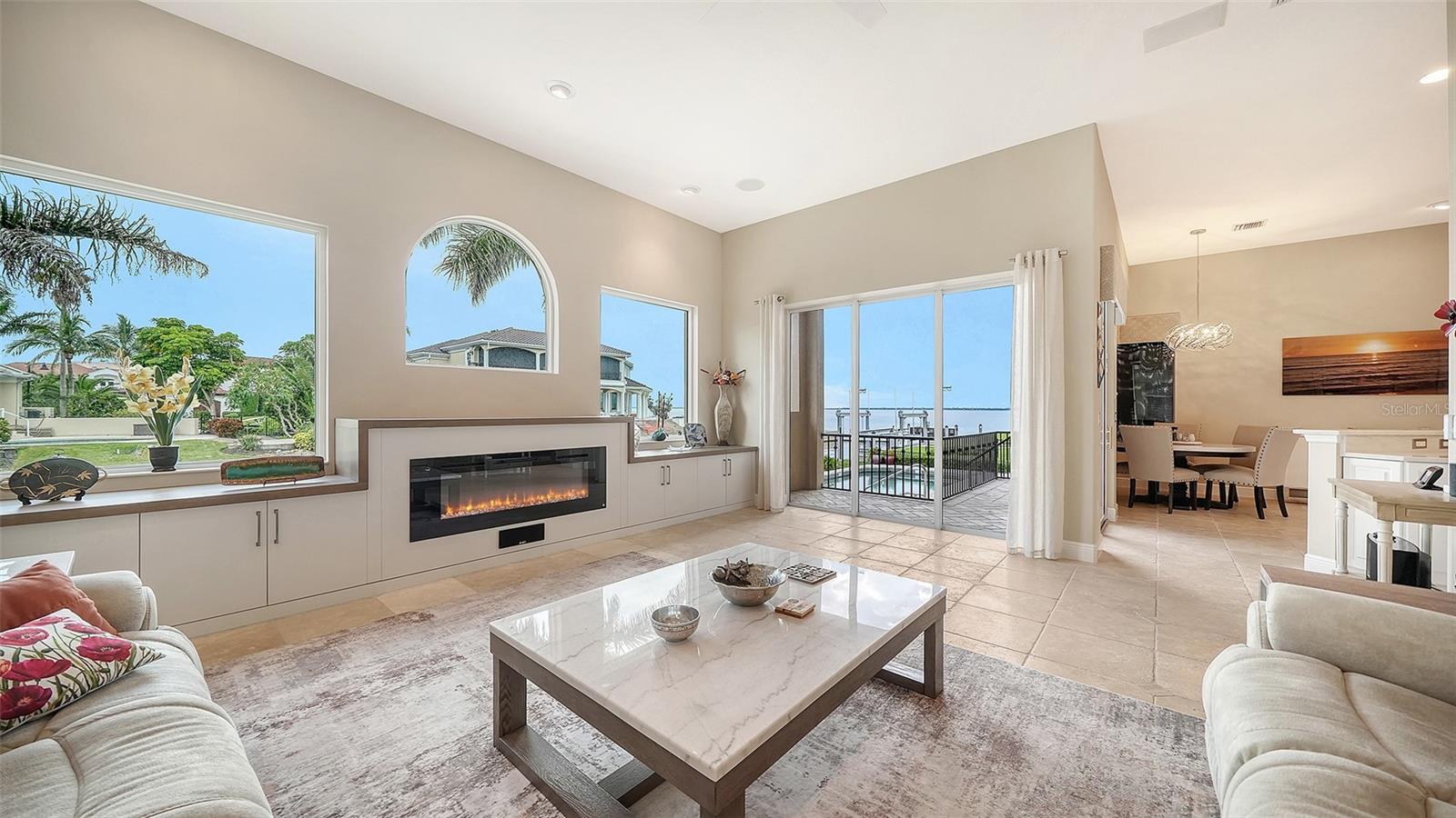 COUNTRY CLUB SHORES - Residential