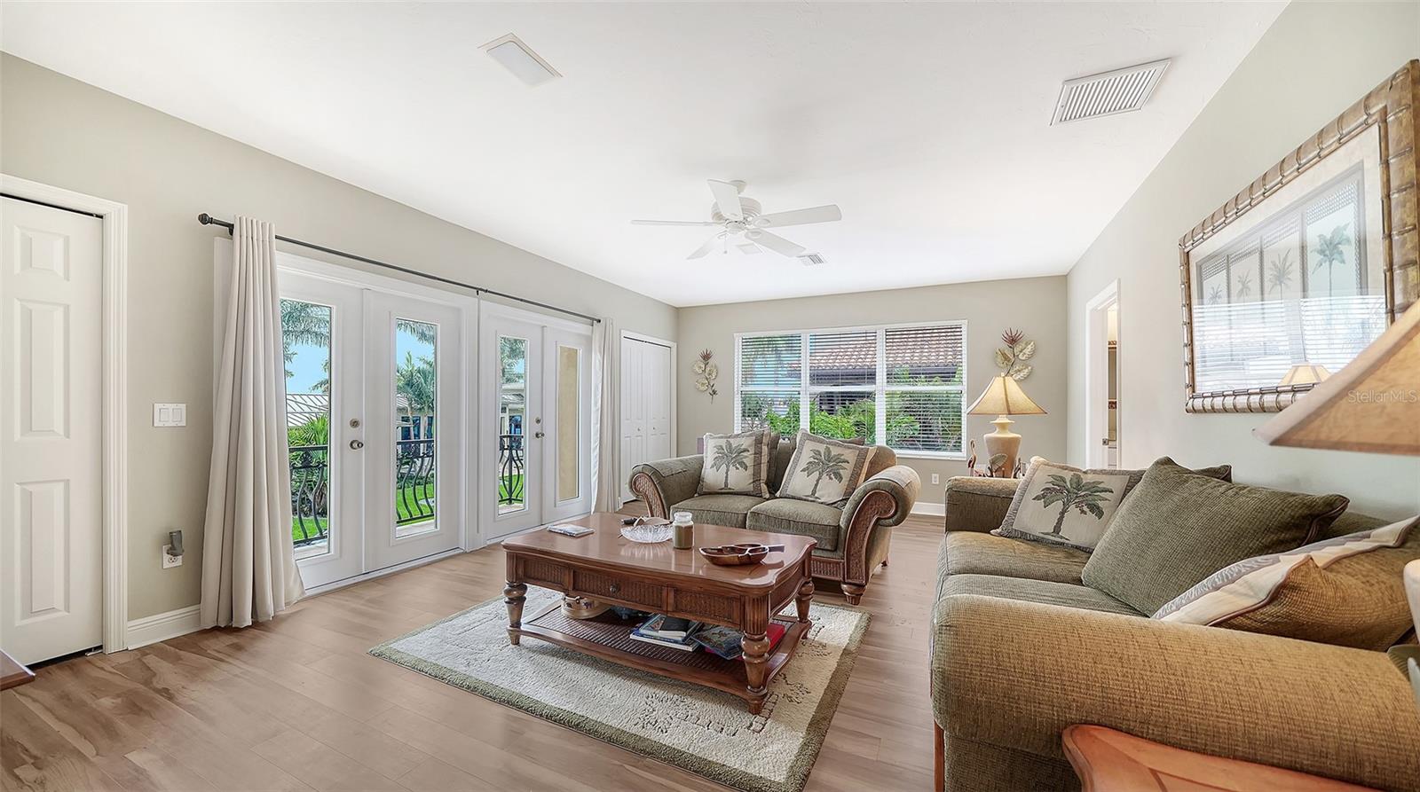 COUNTRY CLUB SHORES - Residential